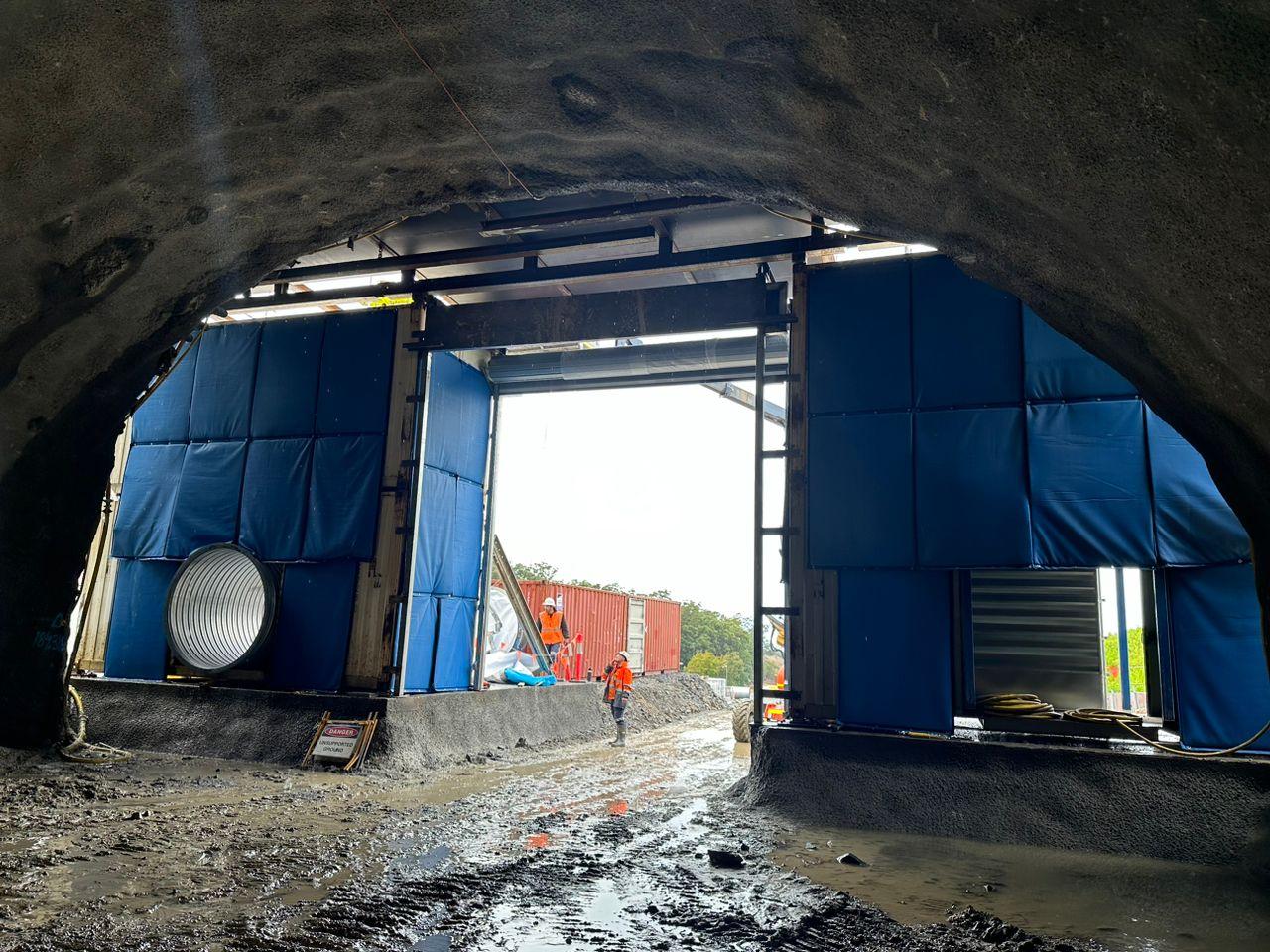 Sonic acoustic curtains on the inside of a tunnel for blasting