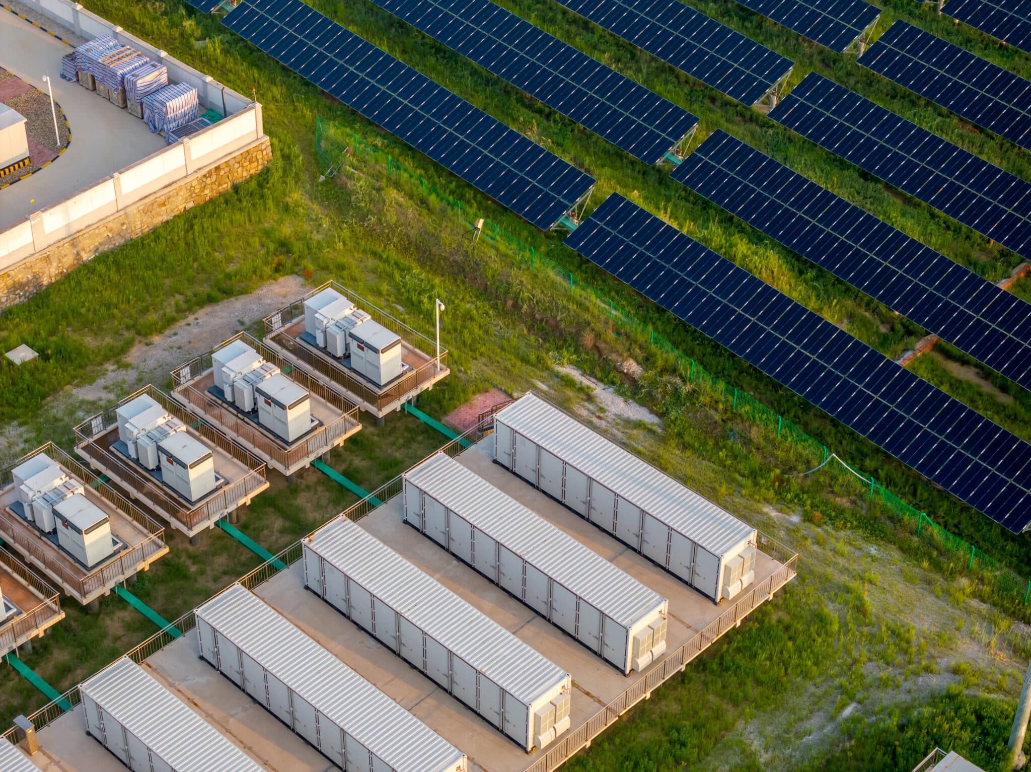 Energy storage power station and solar power station in the morning