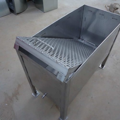 Flexshield Quench tank with removable perforated grate and raised workshop frame