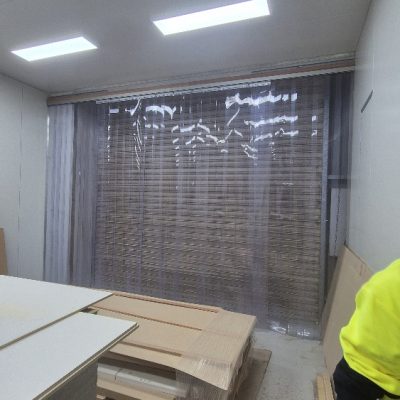 200mm-wide, 2mm-thick clear PVC strips ensure durability under frequent use and cleaning.